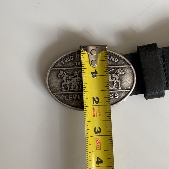 Levi’s Jeanswear Genuine Leather belt with Embossed Pewter Belt Buckle NWOT - Picture 6 of 7